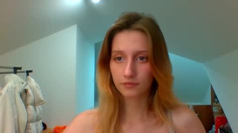 L U N A  online show from December 20, 2:49 pm