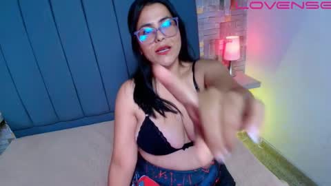 lunaa____ online show from April 18, 8:42 pm