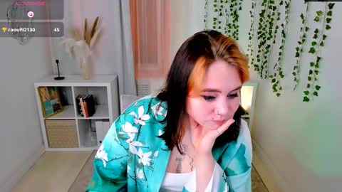 Snapshot of lunaali chatting on October 10, 4:34 pm Li online show from October 10, 4:34 pm
