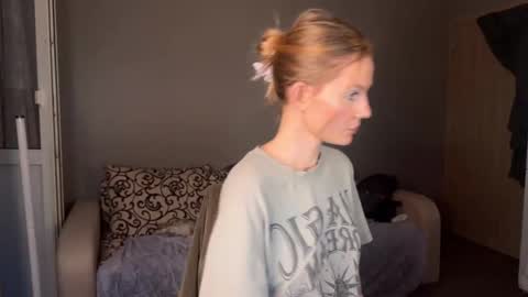 Snapshot of lunacyy chatting on September 25, 3:33 pm Britney online show from September 25, 3:33 pm