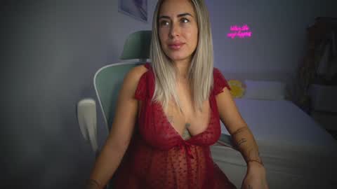 Laura online show from December 5, 10:49 am