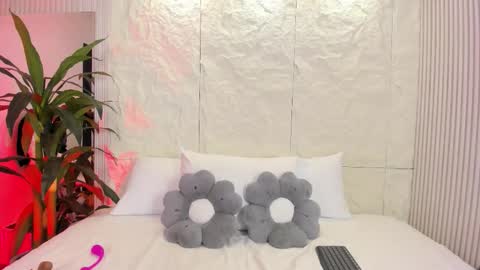 Luna  online show from March 29, 4:22 am