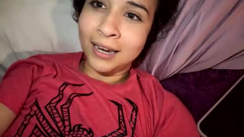 lunaloopzz online show from April 18, 2:47 am