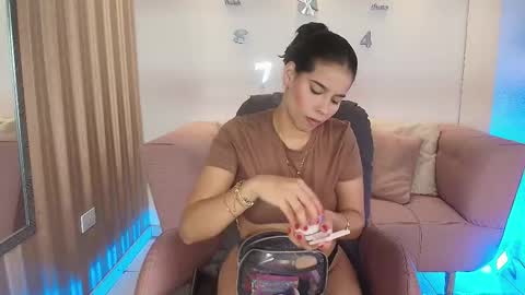 lunamillers_ online show from March 29, 4:44 am