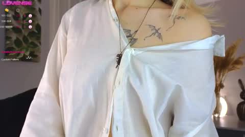 Snapshot of lunariabliss chatting on October 20, 3:04 pm Kelly online show from October 20, 3:04 pm