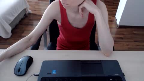 lunavibe_ online show from June 10, 11:53 am