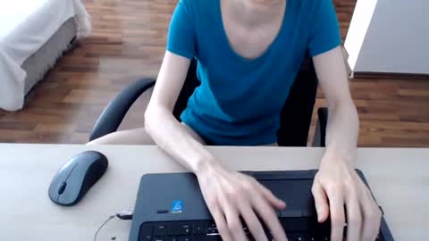 lunavibe_ online show from June 13, 11:51 am
