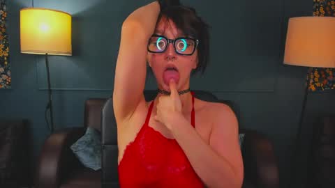 call me a pose striker  online show from April 9, 4:37 am