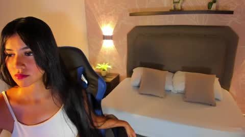 L U N A  online show from April 17, 12:29 pm