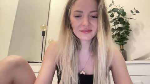 lusiluv online show from March 5, 6:59 pm