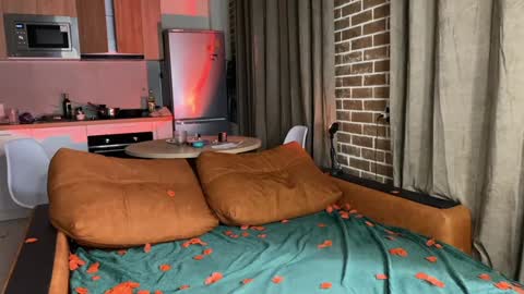 Luy online show from February 1, 11:27 pm