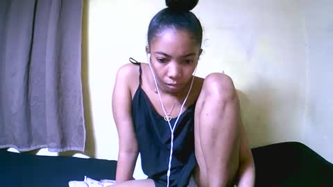 lutchia online show from October 5, 10:15 pm