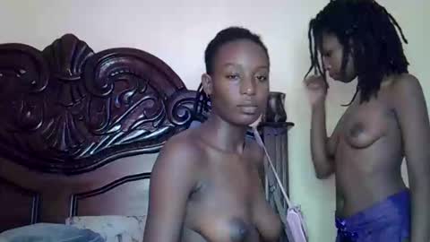 lutino_lovebirds online show from March 20, 12:10 pm