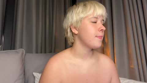 Sofa online show from April 18, 7:58 pm