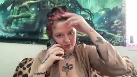 luvvvmia online show from April 10, 3:51 pm