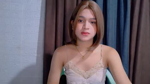 queen lux online show from December 16, 8:42 am