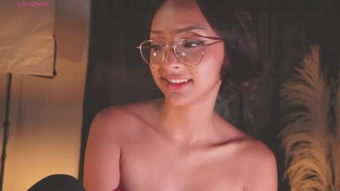 lyalee__ online show from May 16, 8:19 pm