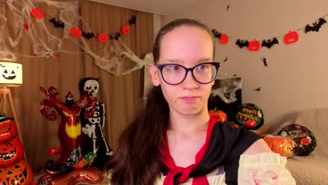 Sara online show from October 31, 4:11 pm