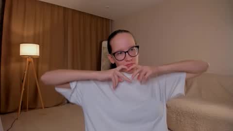 Sara online show from October 11, 5:15 pm