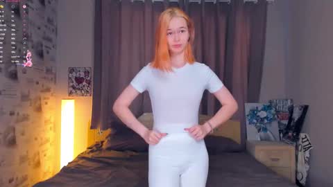 Cozy Lynns room online show from February 8, 9:46 am