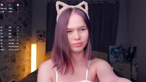 Cozy Lynns room online show from January 15, 1:28 pm