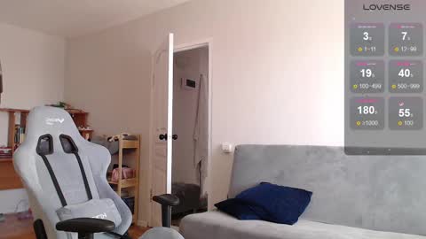 lynne_dawson online show from February 10, 9:25 am