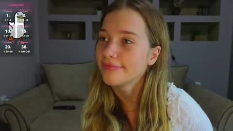 Snapshot of lynntiny chatting on October 19, 5:26 pm Lynn online show from October 19, 5:26 pm