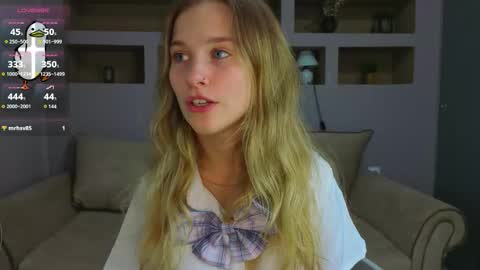 Snapshot of lynntiny chatting on October 25, 2:25 pm Lynn online show from October 25, 2:25 pm