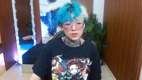 lyra_tay online show from April 7, 7:05 pm