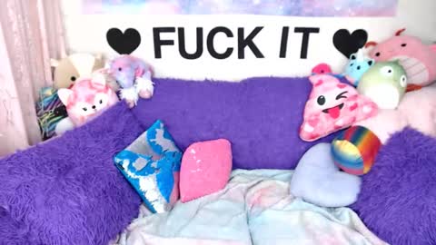 Mackenzie Wolfe online show from February 27, 6:24 am