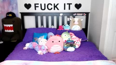 Mackenzie Wolfe online show from December 14, 4:40 am