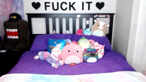 Mackenzie Wolfe online show from December 23, 5:22 am