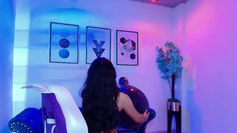 maddie_t18 online show from April 16, 9:39 pm