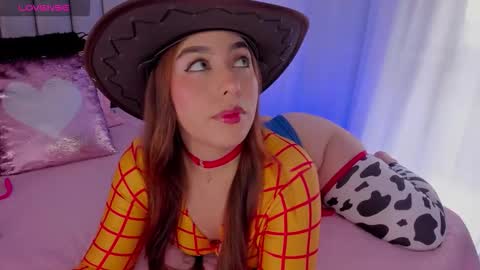 Snapshot of maddylennon chatting on October 31, 4:33 pm Lina online show from October 31, 4:33 pm