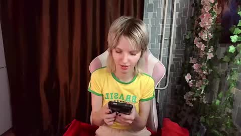 madelaines online show from April 24, 4:21 pm