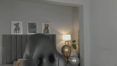 Madie  online show from December 20, 12:09 pm