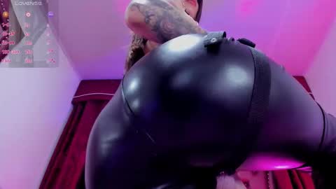 Maddison online show from October 14, 1:25 pm