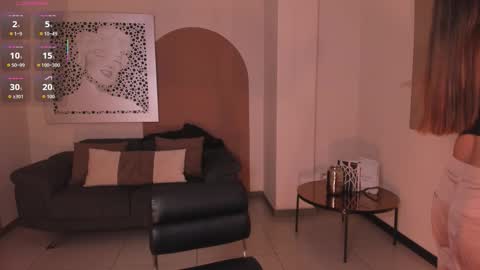 Maddi Collins online show from October 14, 9:06 pm