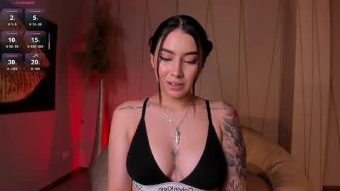 Maddi Collins online show from September 12, 9:33 pm