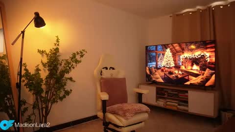 madisonlara online show from December 3, 4:09 pm