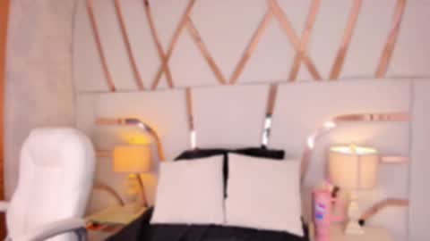 Snapshot of madisson_rivas chatting on October 20, 11:52 pm online show from October 20, 11:52 pm
