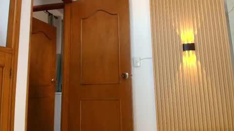   online show from November 8, 4:45 pm