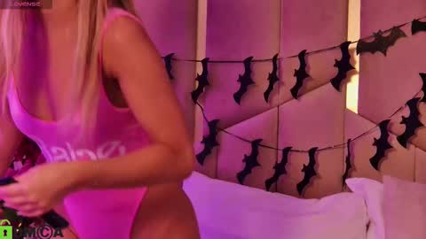 M. online show from October 25, 6:37 pm