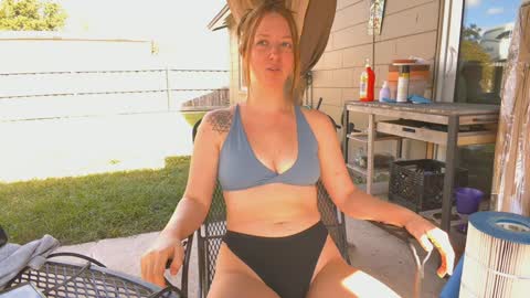 Mae online show from November 5, 6:02 pm