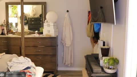 Mae online show from February 2, 6:51 pm