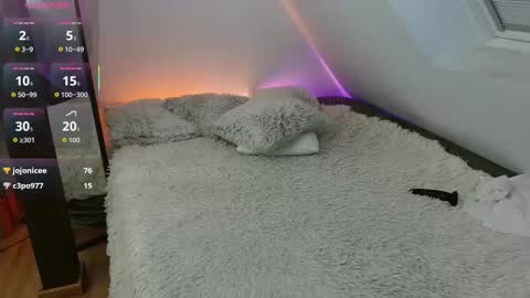 Zooey online show from March 19, 9:08 pm