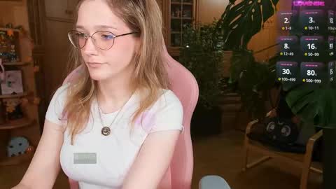 Snapshot of magicstylex chatting on October 21, 8:57 pm Nicole online show from October 21, 8:57 pm