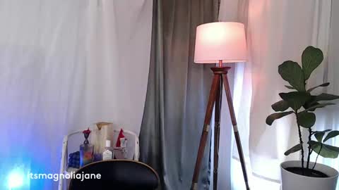 Magnolia Maggie Maggie Jane  online show from February 10, 2:16 pm