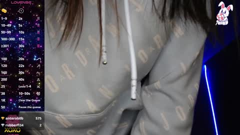 Snapshot of maiaa_evans chatting on January 9, 12:57 am    t  online show from January 9, 12:57 am