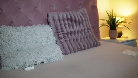  Maia  online show from November 25, 10:32 pm